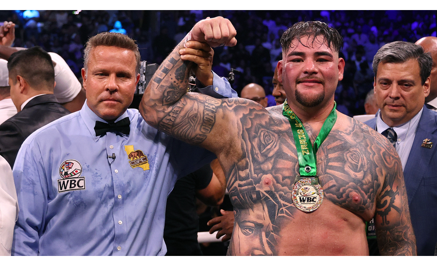 Andy Ruiz Jr. Wilderre feni a fogát.