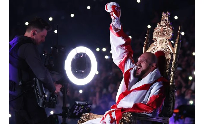 Tyson Fury kihívta Derek Chisorat!